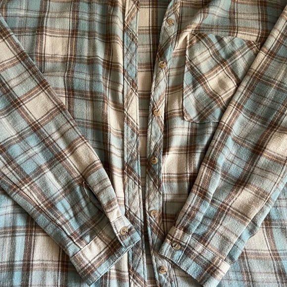 Women’s plaid flannel - Picture 5 of 6